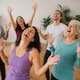 ¿Qué es la Yoga de la Risa? La práctica que combina carcajadas y respiración y gana popularidad en todo el mundo