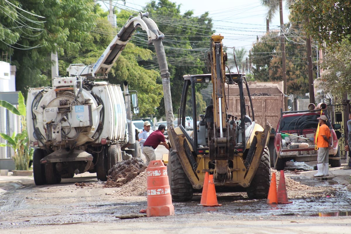 Atienden más de mil drenajes tapados por mes en Cajeme
