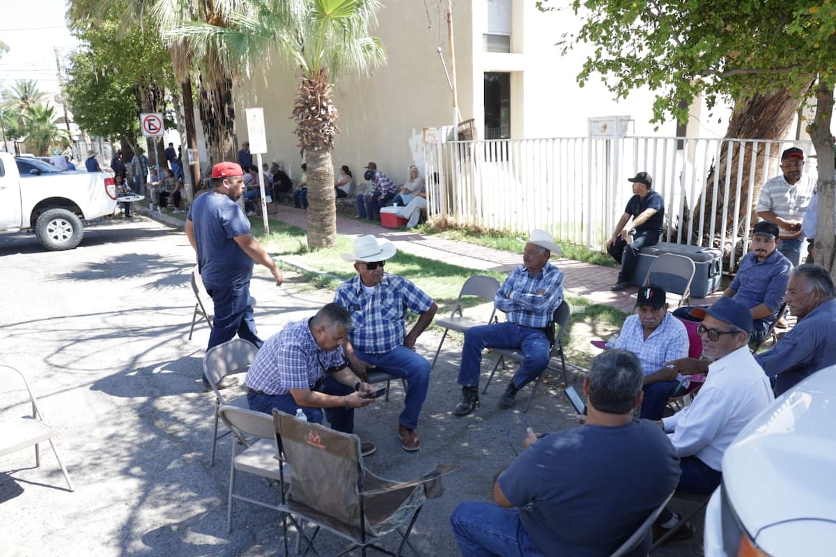Toman agricultores instalaciones de SADER en Mexicali; exigen apoyos para salir de crisis