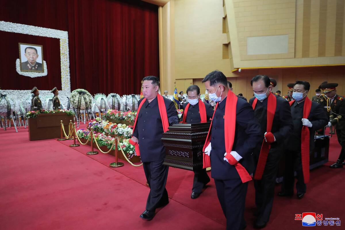 Corea del Norte: Kim Jong-un asiste a funeral de su mentor sin cubrebocas en plena crisis por Covid-19