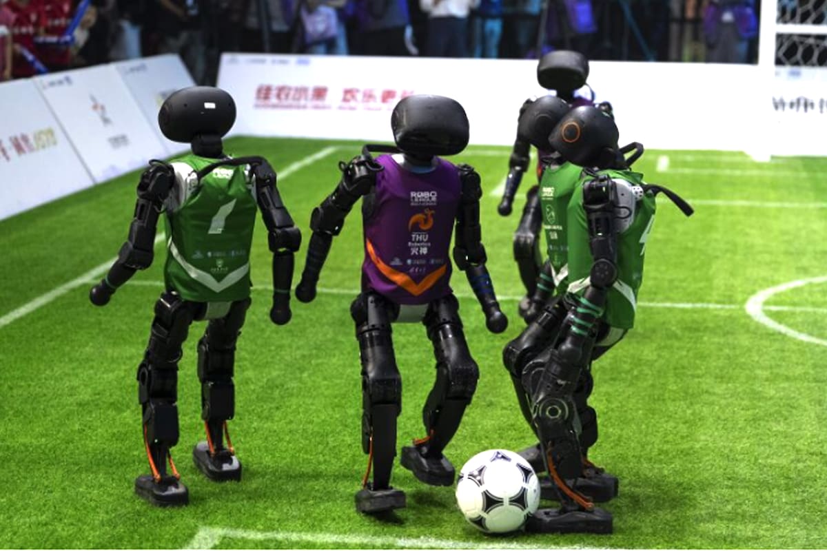 En China se jugó el primer partido de futbol con robots no controlados por humanos