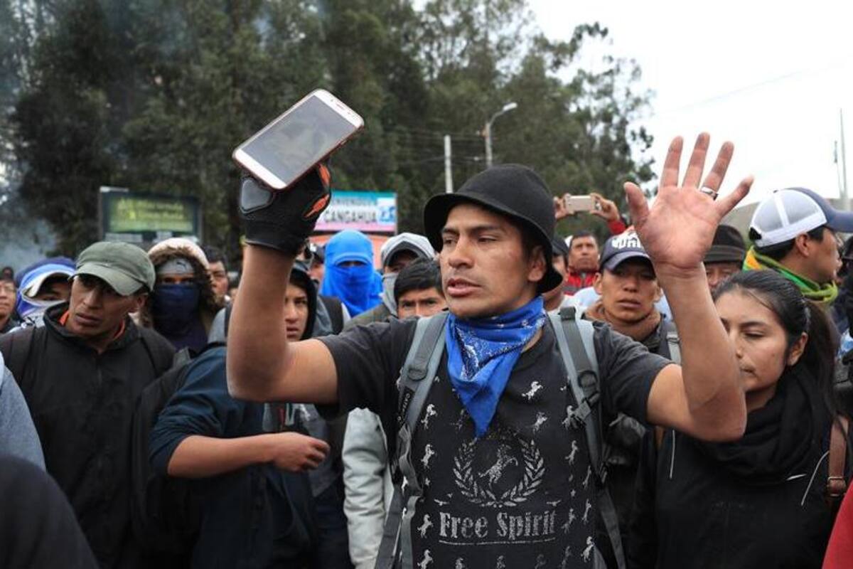 Periodista sufre brutal agresión en protesta de indígenas ecuatorianos