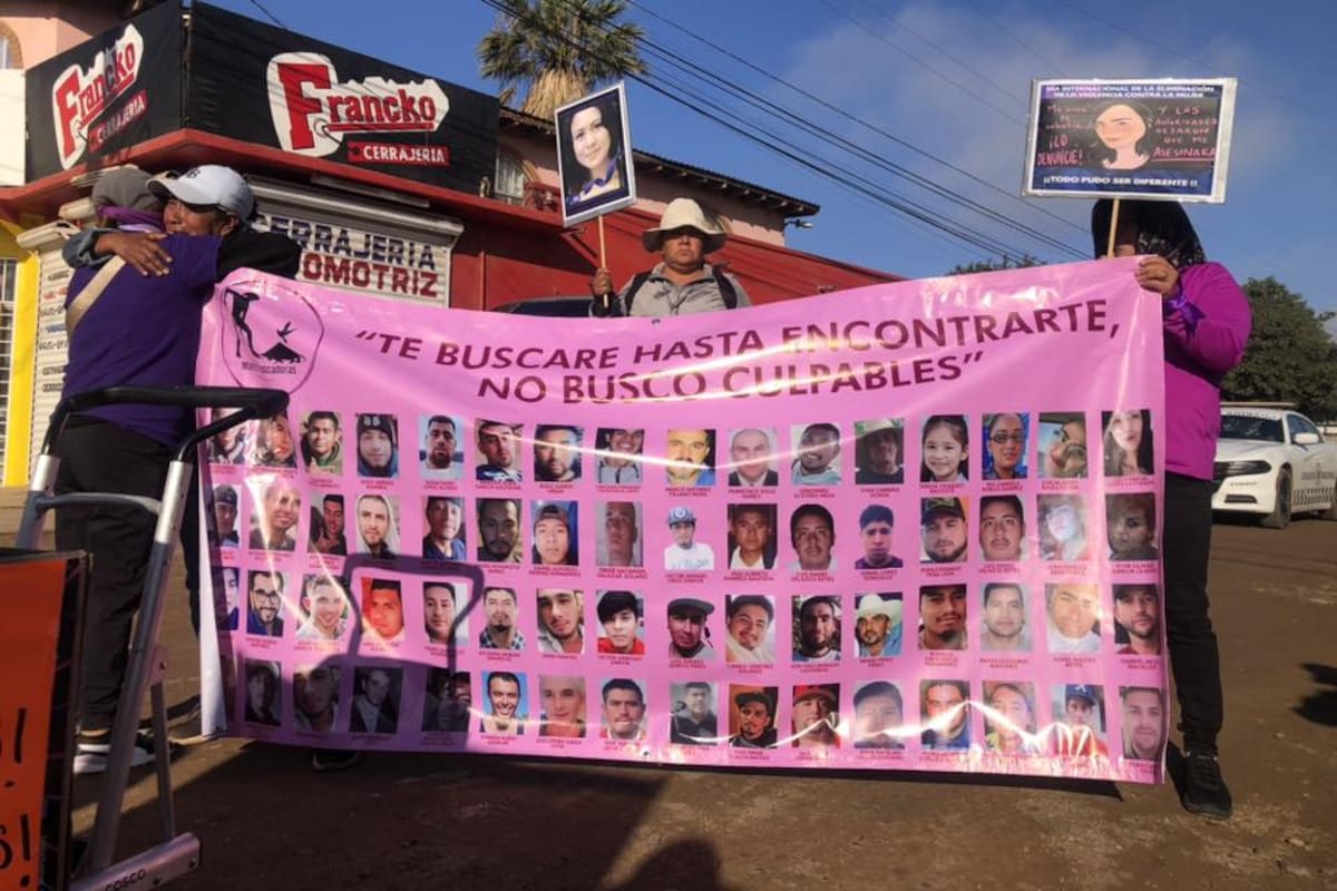 Mujeres indígenas marchan contra la violencia en San Quintín