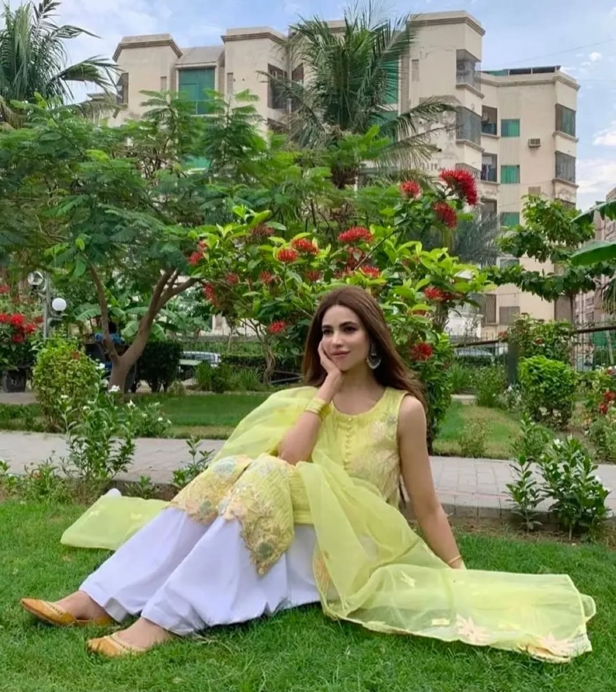 Instagram @humairaaliofficial