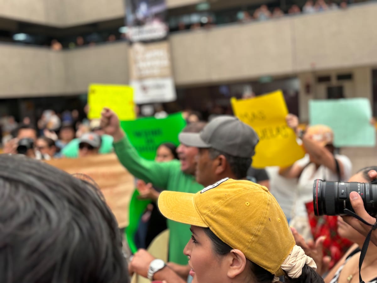 Manifestantes entregaron un pliego petitorio en el que exigen la suspensión permanente del proyecto. Foto: Lorena Salinas