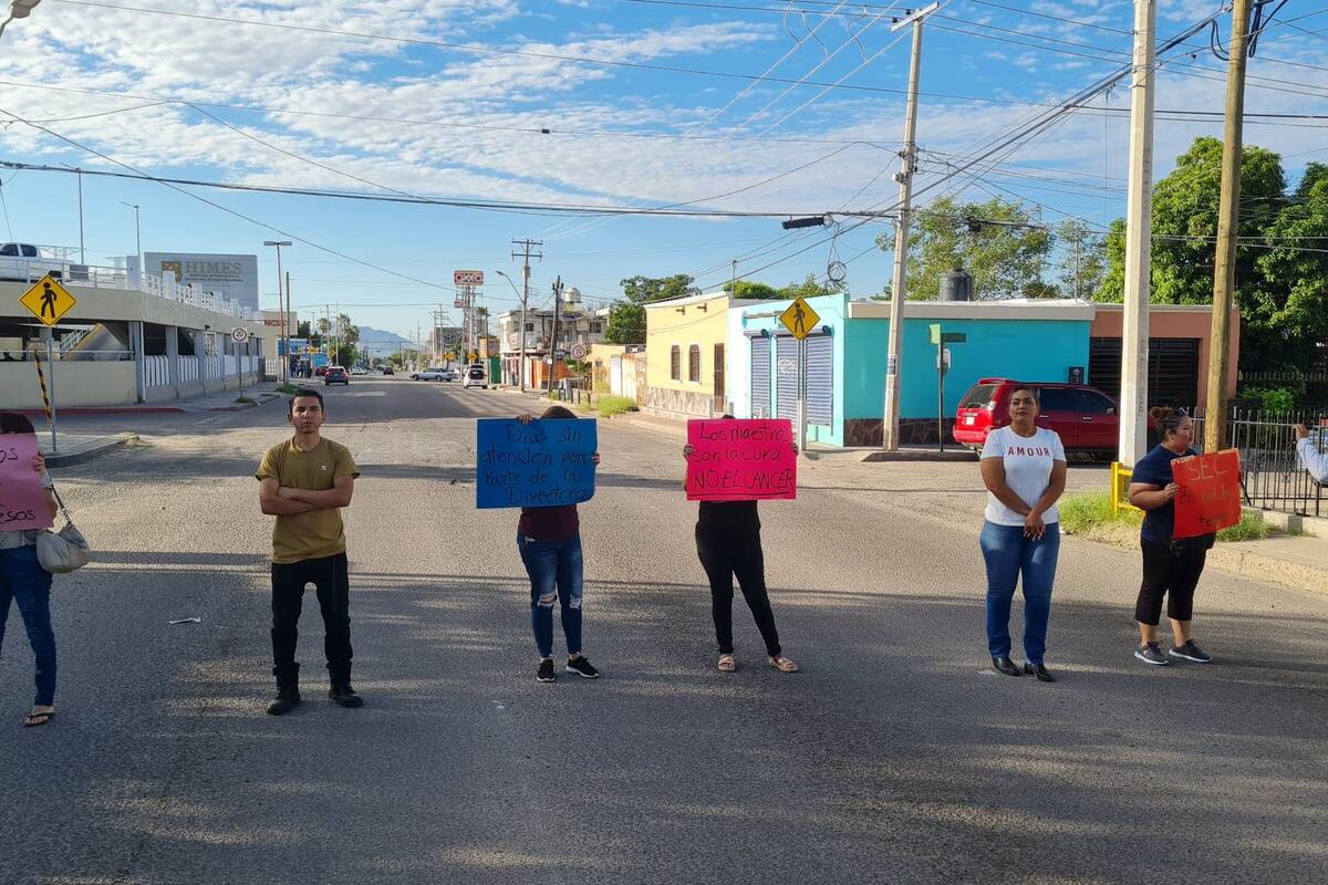 Padres de familia y docentes de Secundaria "Cajeme" bloquearon cruce vial de Monteverde y Once