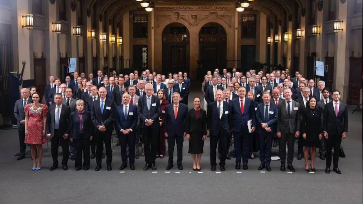 Claudia Sheinbaum, presidenta de México, se reunió con representantes de empresas extranjeras para ver detalles de inversión extranjera. | Presidencia