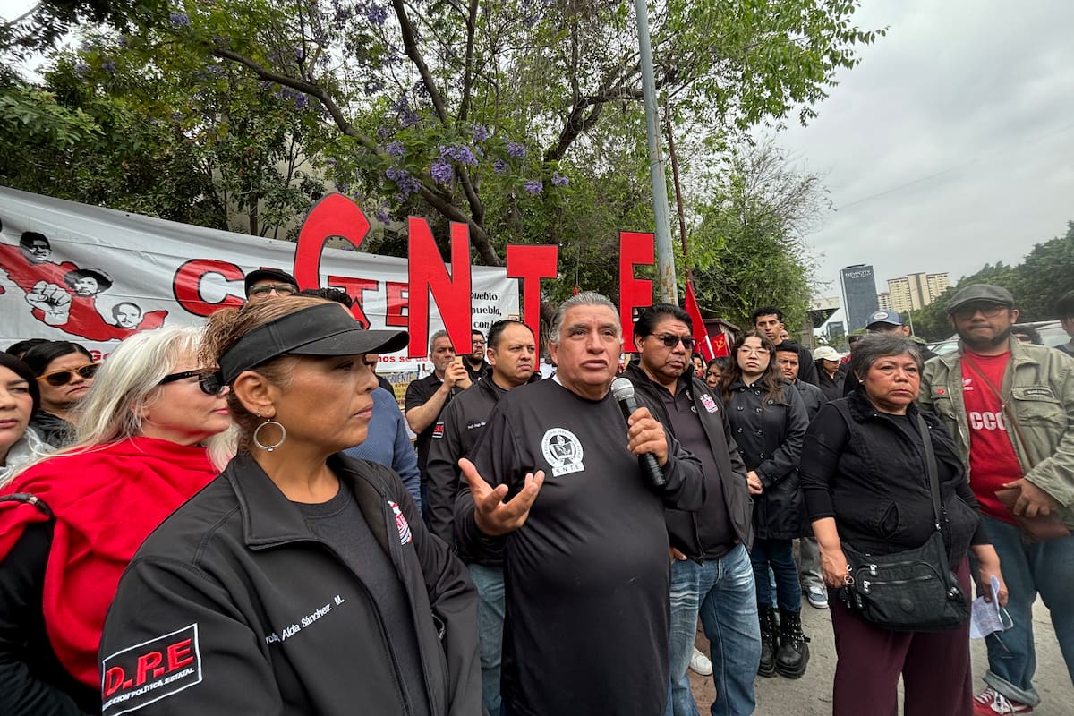 CNTE se manifiesta en Tijuana y exige pagos pendientes a docentes