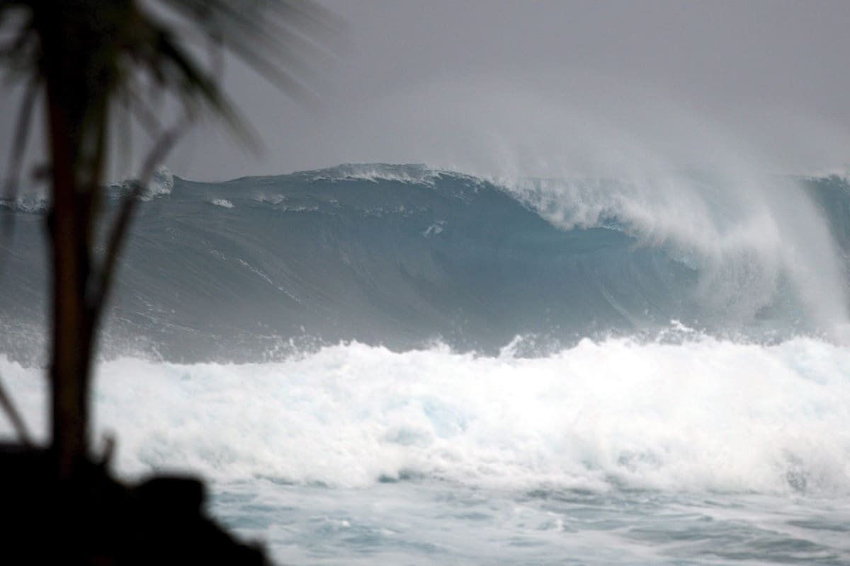 El huracán Lala alcanza la categoría 1 frente a Hawái y amenaza con lluvias extremas, inundaciones, deslaves y cortes prolongados de energía