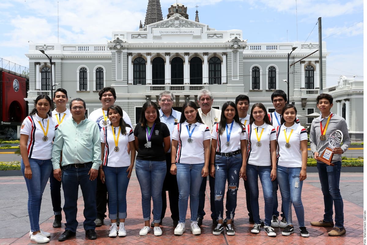 Jaliscienses ponen la ciencia en alto