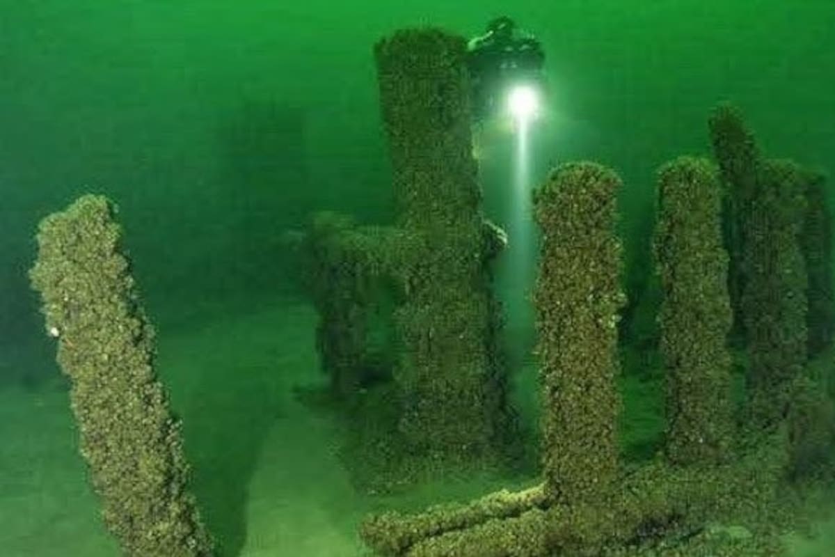 El “Stonehenge” americano descubierto bajo un lago de Michigan: ¿Cómo es y qué lo hace tan enigmático?