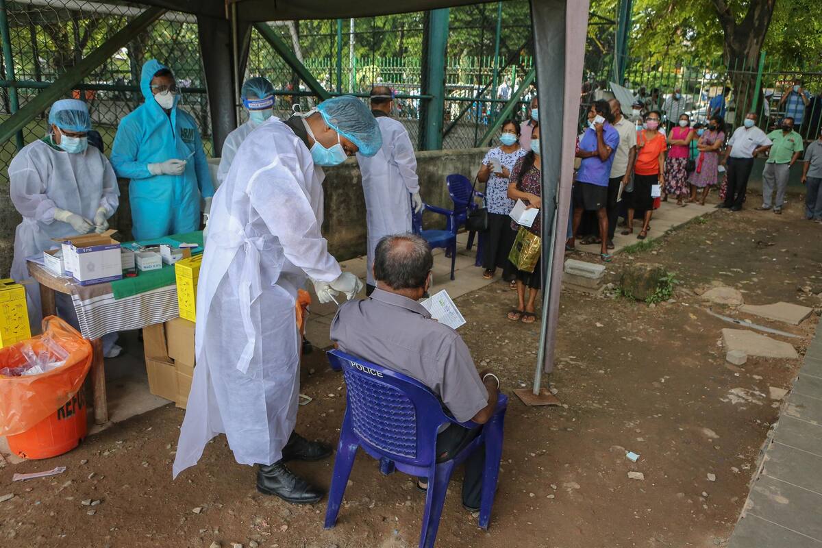 Covid-19 en Bangladesh: Pese a aumento de contagios levantan confinamiento por festival religioso