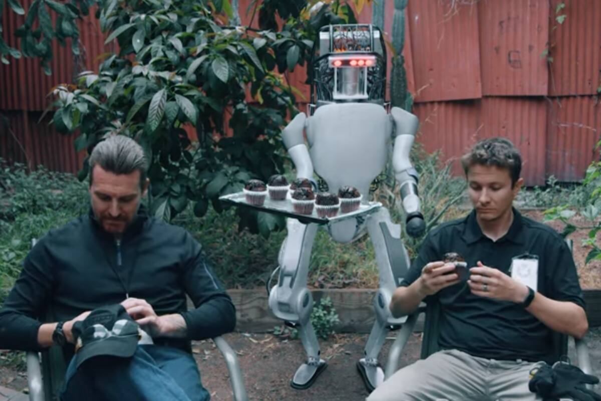 VIDEO: Robot pelea con personas que se burlan de él