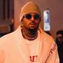 Chris Brown se declara culpable por alteración del orden público tras el incidente en un club de Londres en 2023 y quedan retirados los cargos de agresión