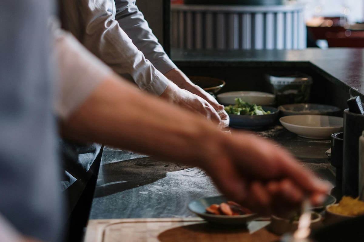 Restaurantes encabezan pérdida de empleos en Baja California