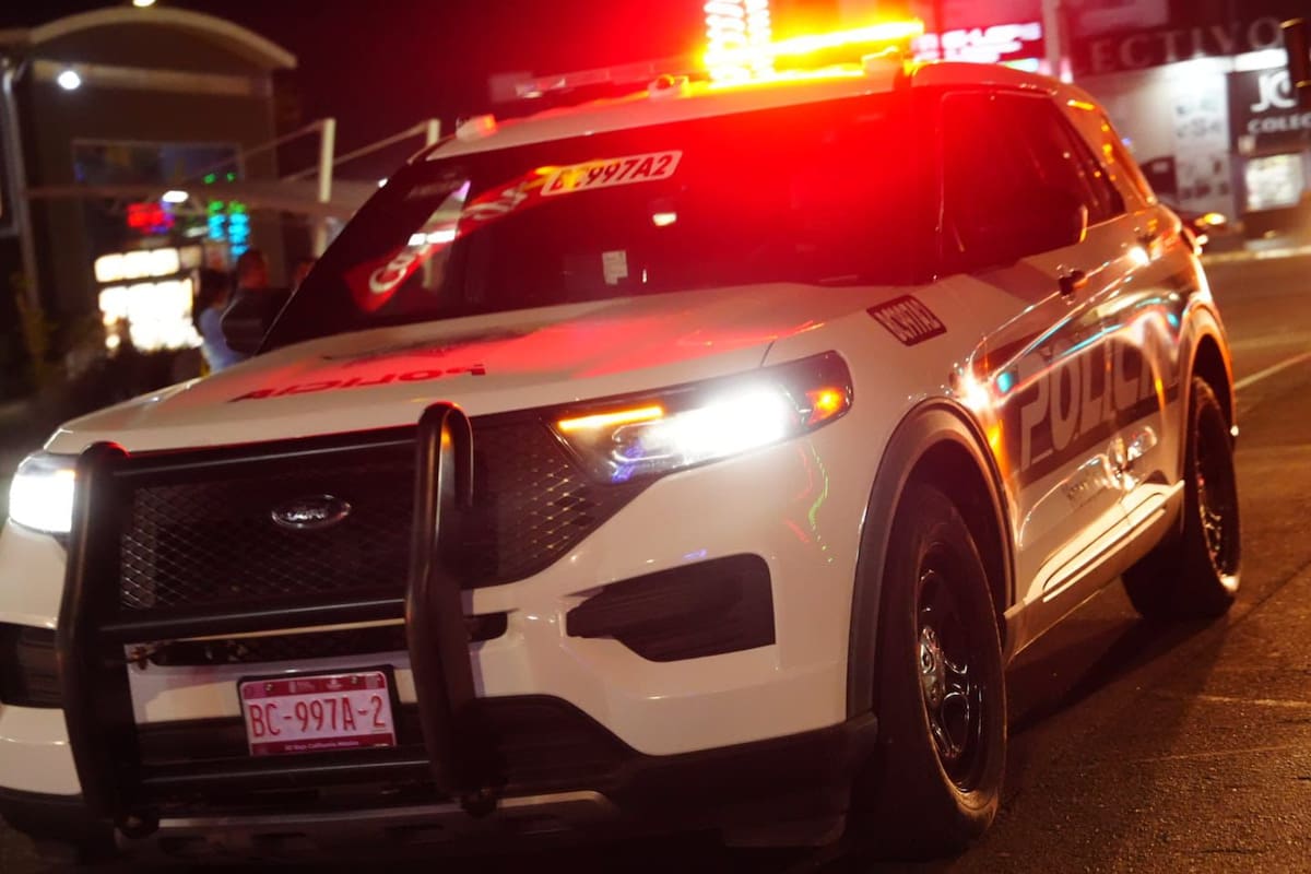 Hallan a dos hombres esposados y amordazados al oriente de Mexicali