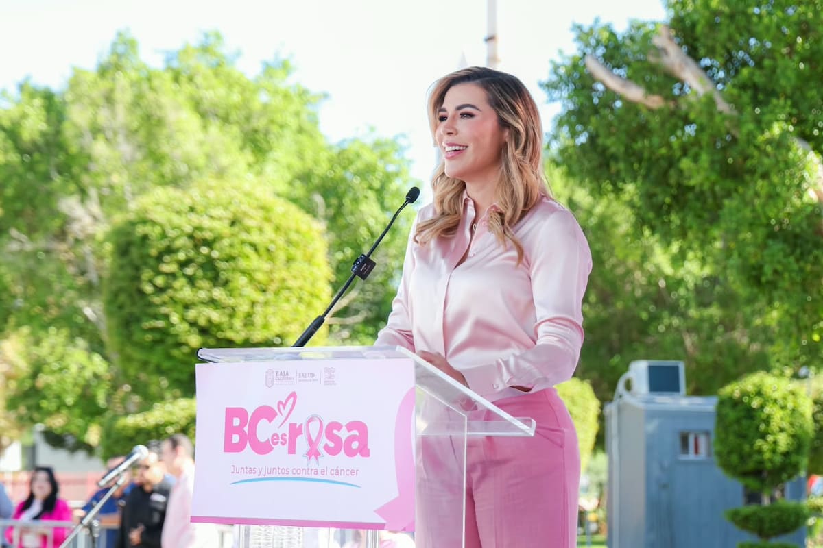 Entrega Gobierno de BC prótesis mamarias gratuitas a sobrevivientes de cáncer