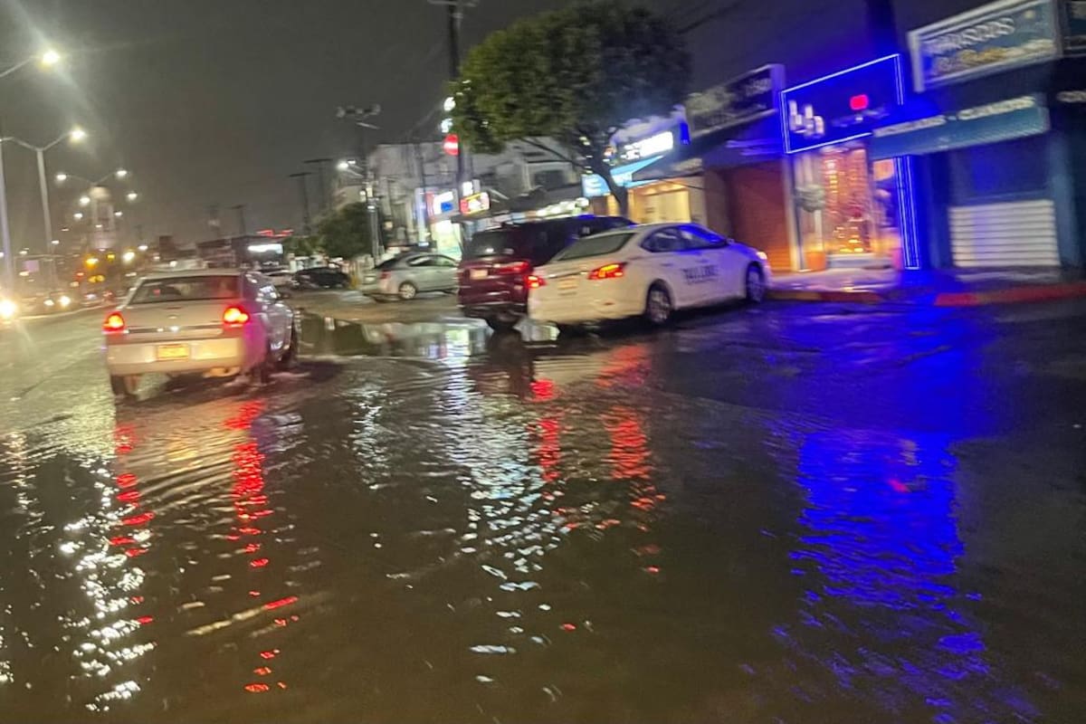 Lluvias dejan encharcamientos en el bulevar Benito Juárez; reportan cortes de luz en Primo Tapia
