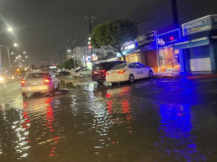 Lluvias dejan encharcamientos en el bulevar Benito Juárez; reportan cortes de luz en Primo Tapia