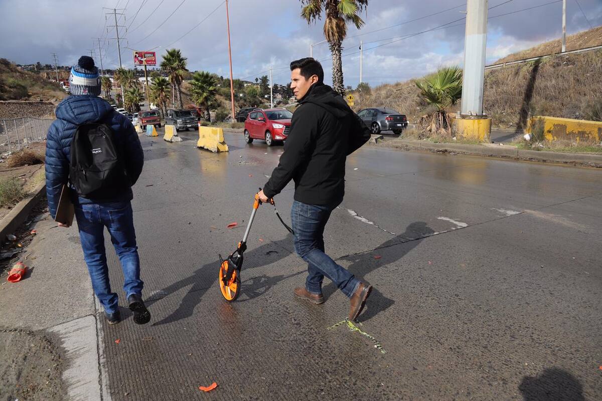 Cierran carril a la circulación del Libramiento Rosas Magallón por deslaves