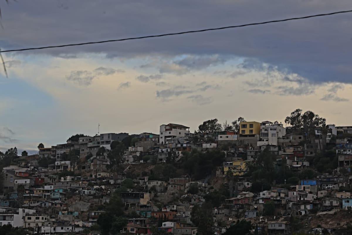 Tijuana mantiene temperaturas de hasta 33 °C y ambiente bochornoso, condiciones que continuarán durante martes y miércoles. Foto: Sergio Ortiz