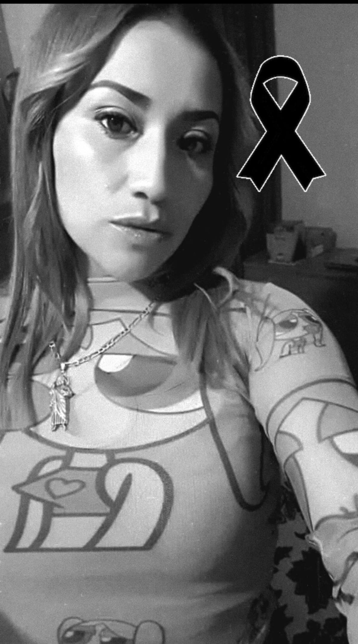 "Le dio una puñalada en el pecho", mencionan los familiares de Indra Dafne, una mujer asesinada, presuntamente, por su ex pareja, la mañana del 31 de diciembre en la colonia El Laurel. Foto: Cortesia