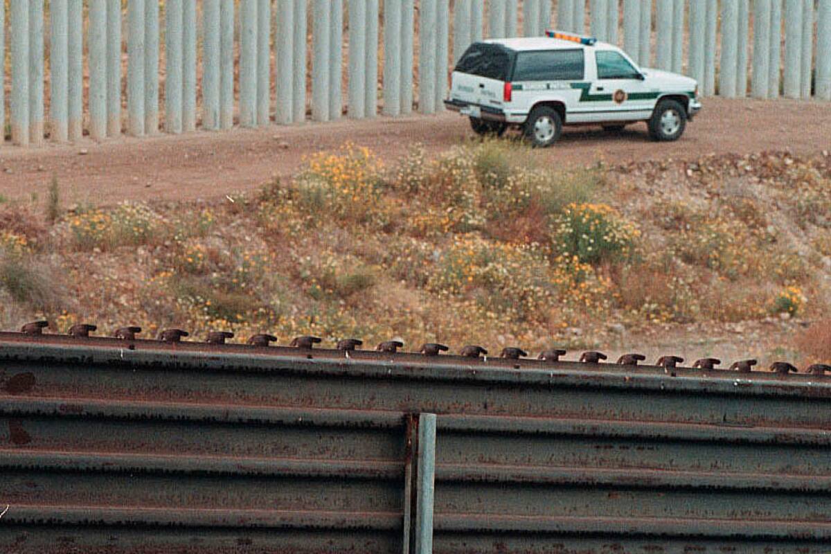 Agentes de la Patrulla Fronteriza rescatan a víctimas de disparos