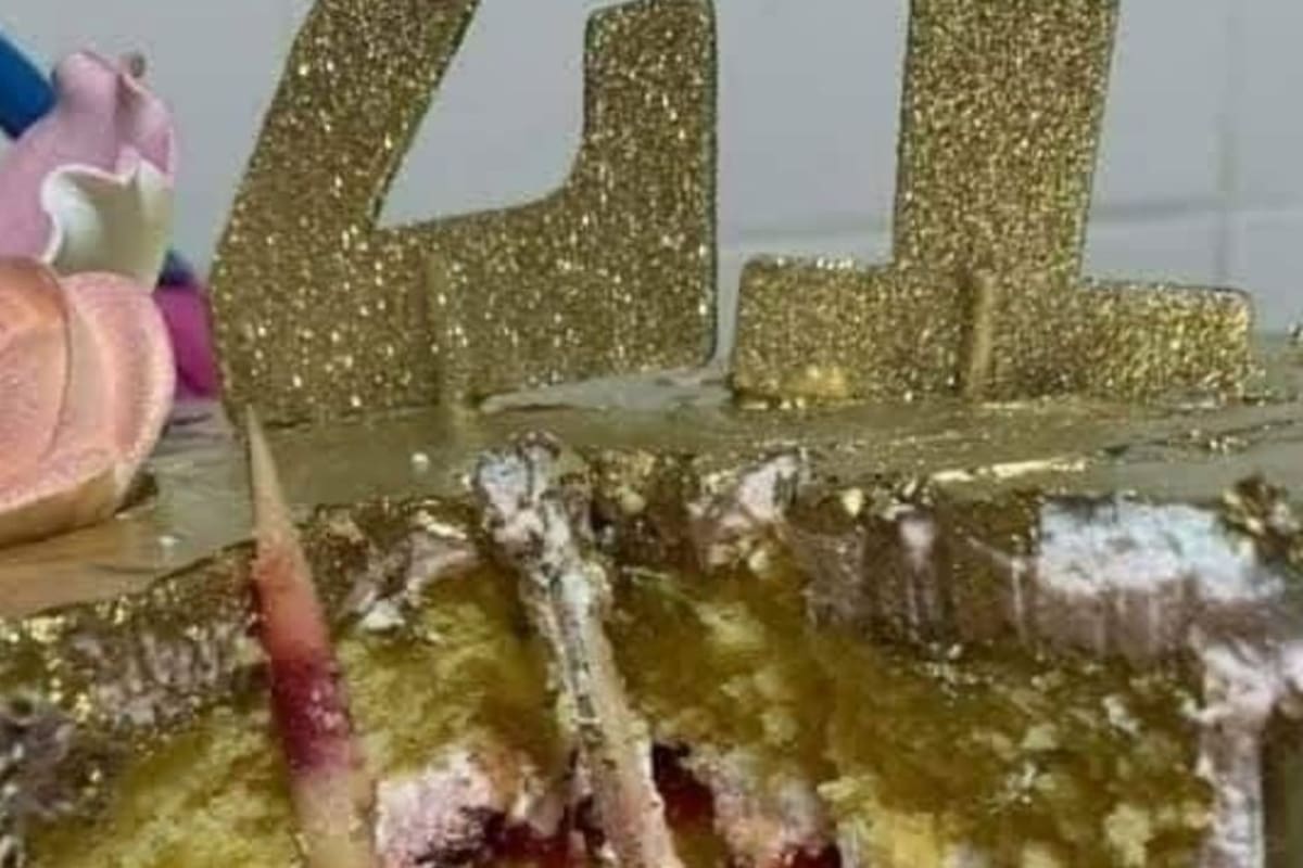 ¡Mordida al pastel! Reviven aterradora foto que te hará reflexionar en cumpleaños