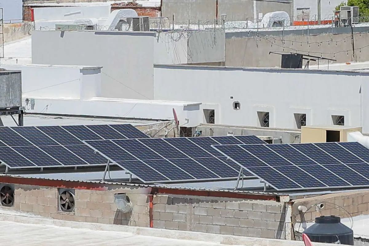 Cómo ser beneficiario de Techos Solares para el Bienestar y obtener paneles gratis de la Sener si pagas entre 200 y 700 pesos de CFE para ahorrar 60% anual