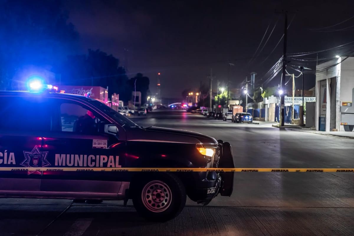 Junto al varón fue hallada también una cartulina blanca con un mensaje, cuyo contenido no fue revelado. Foto: Border Zoom