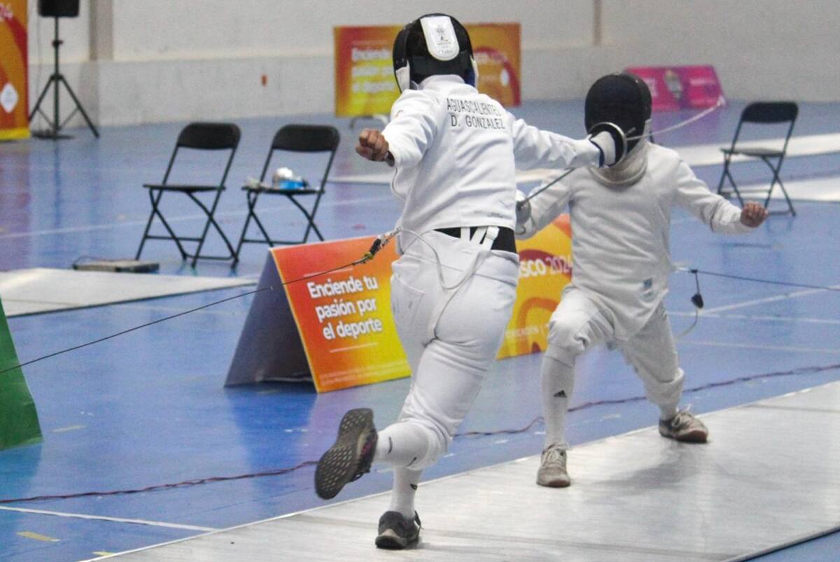 La esgrima también está considerada dentro de las disciplinas del pentatlón moderno.