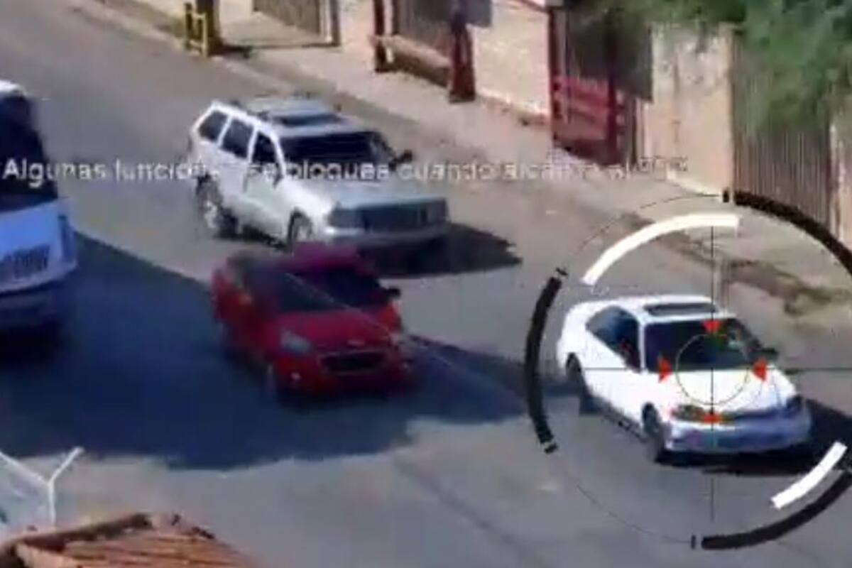 VIDEO: Tras persecución por robo de vehículo Policía Estatal y Municipal detiene a presunto responsable en carretera a Sahuaripa