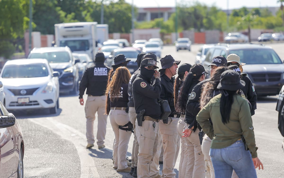 Gran movilización policial en el cruce de Encinas y Rosales, ante la protesta por la detención de Daniel Humberto. | Crédito: Eleazar Escobar