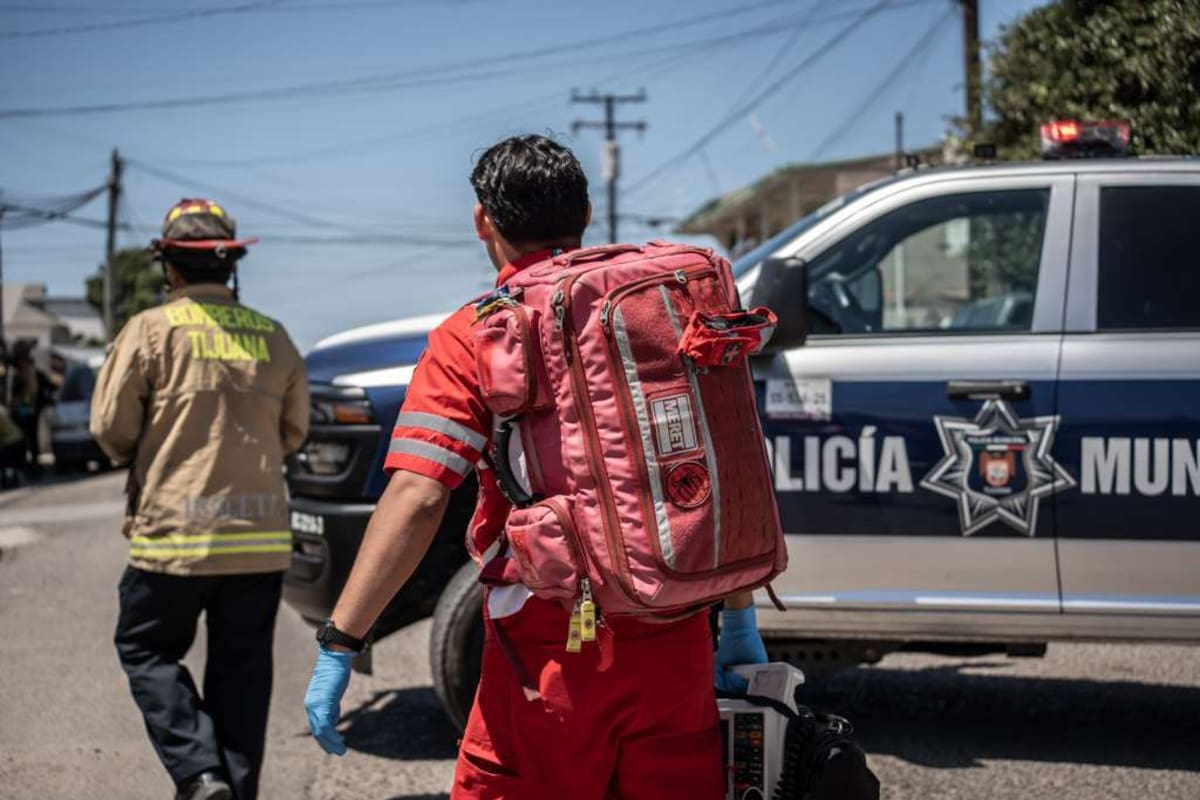 La víctima recibió un impacto de bala en el abdomen durante un presunto enfrentamiento con otro hombre; la Fiscalía investiga lo ocurrido.
Fotos: Border Zoom.