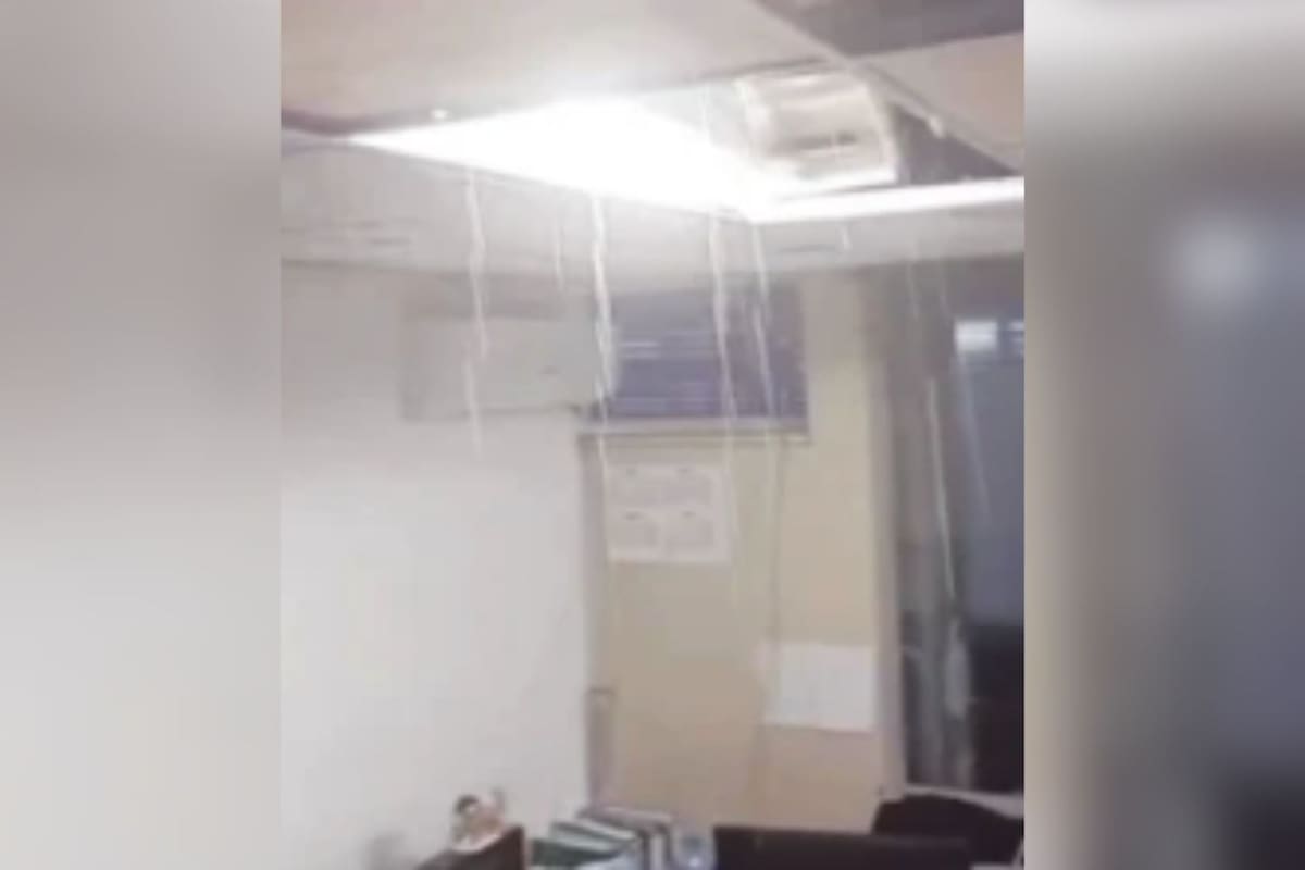 Agua de lluvia se filtra a Hospital del Issste