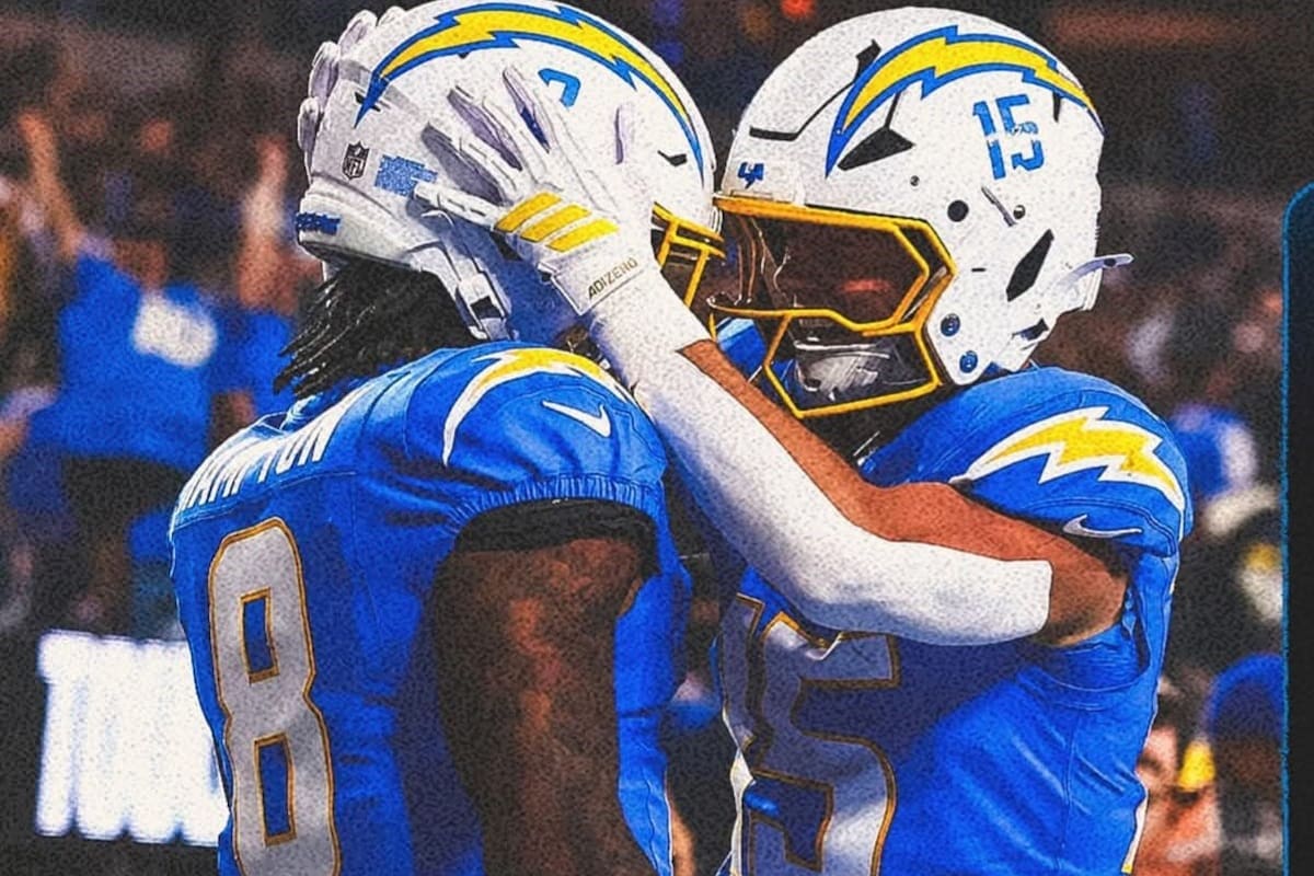 Chargers intercepta cuatro veces a Jalen Hurts y vencen a los campeones Eagles en tiempo extra.