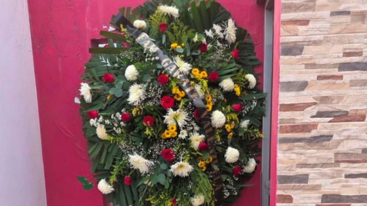 Dejan corona fúnebre en el hogar de la diputada del PRI Paola Gárate en Culiacán tras denunciar amenazas contra su vida