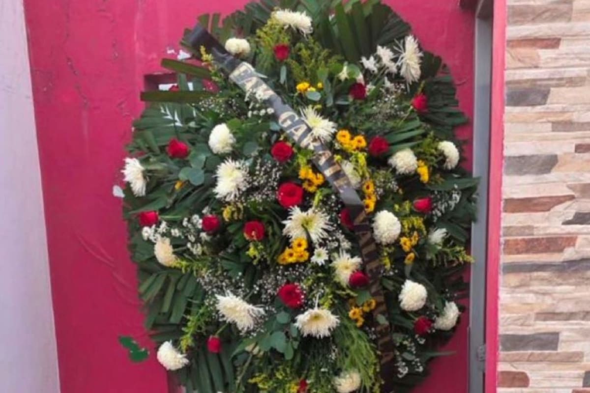 Dejan corona fúnebre en el hogar de la diputada del PRI Paola Gárate en Culiacán tras denunciar amenazas contra su vida