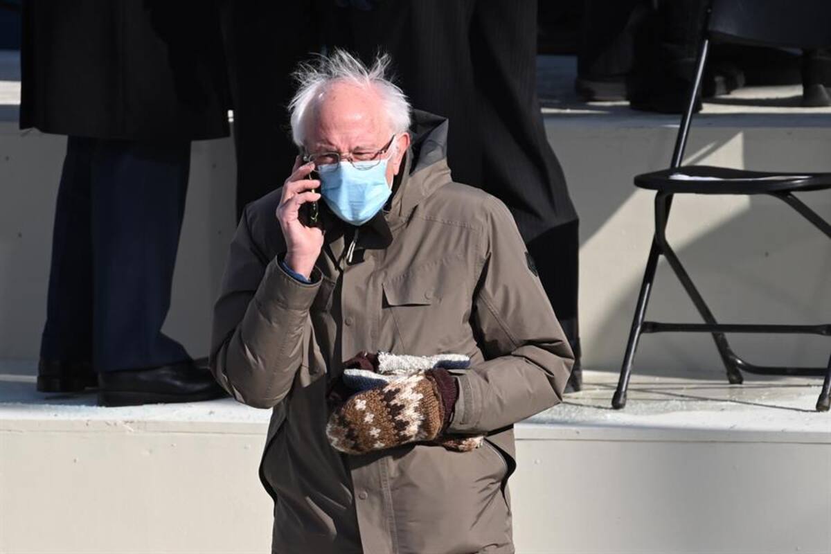 Bernie Sanders se divierte con su imagen viral con la que busca ayudar a otros