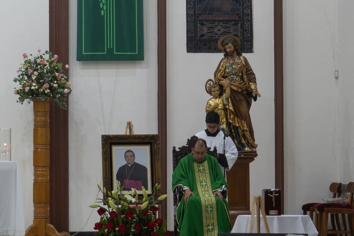 Moreno Barrón entregó su alma al Sumo Creador  rodeado del amor de sus familiares, colaboradores cercanos y en un ambiente de paz. Foto: Border Zoom
