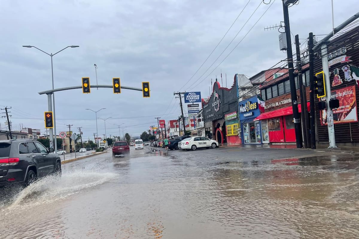 Lluvias dejan encharcamientos en Rosarito