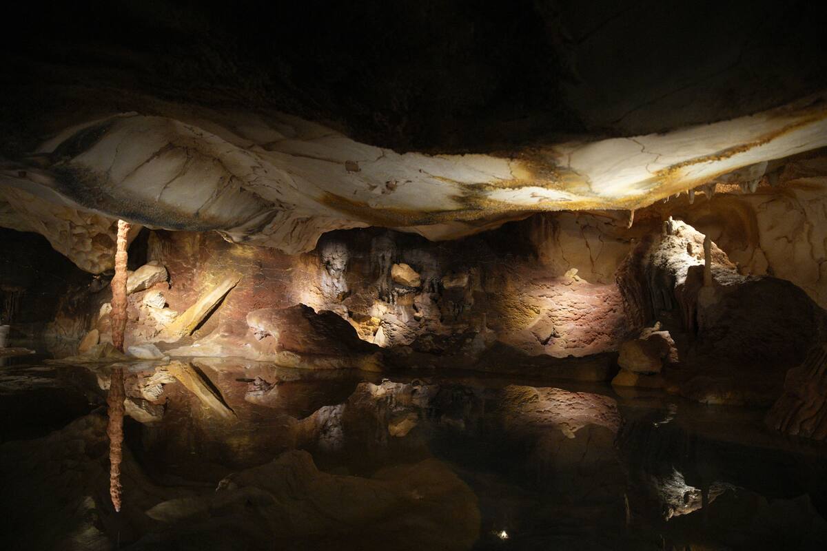 Inauguran exposición de gruta amenazada por cambio climático
