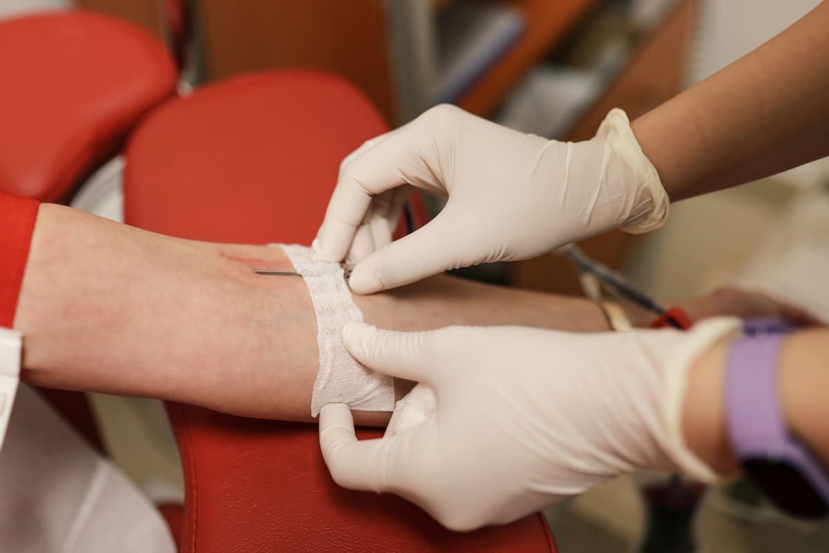 Con una donación de sangre, puedes ayudar a cuatro personas