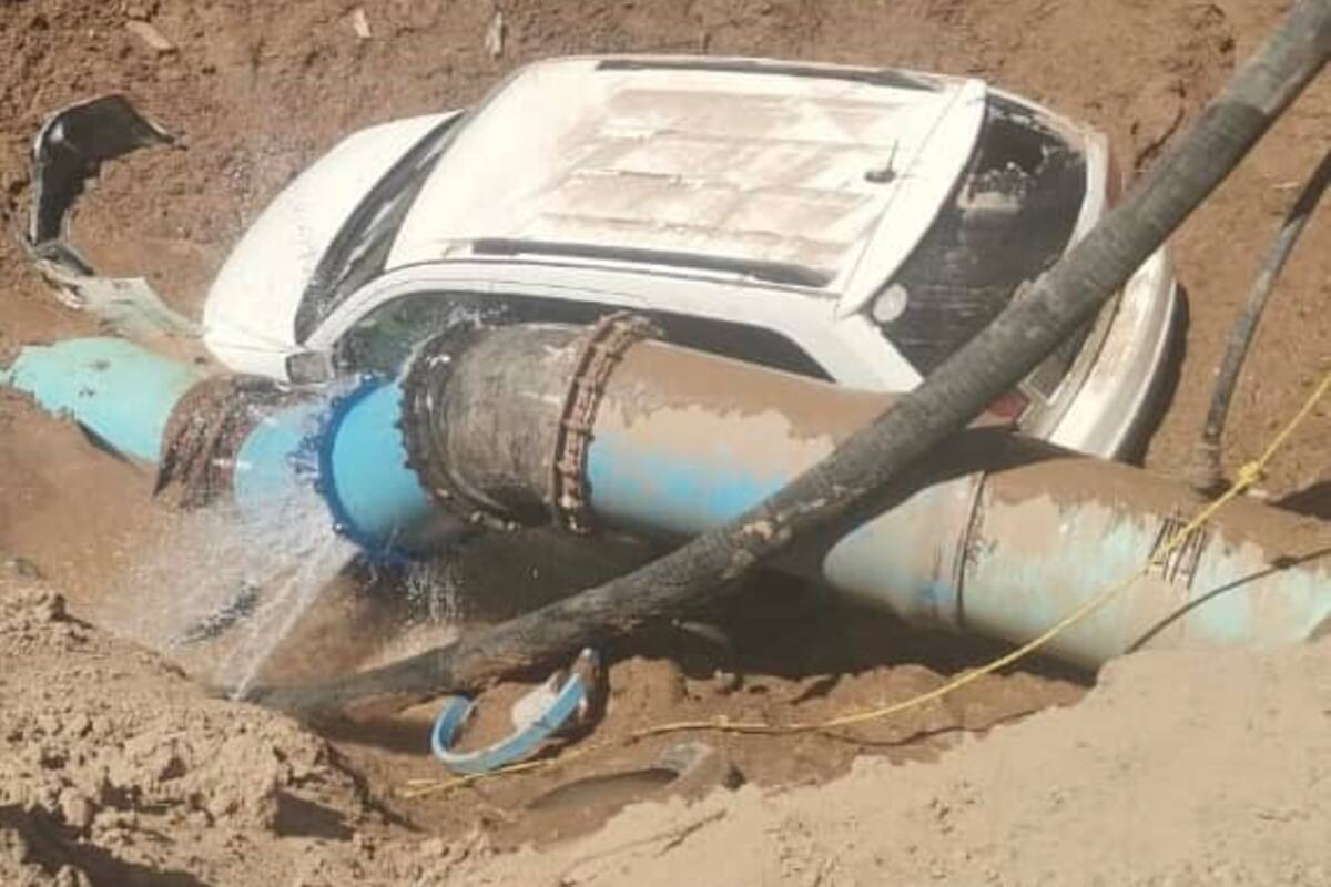 Pierde el control de su vehículo y cae en obra de la Cespm