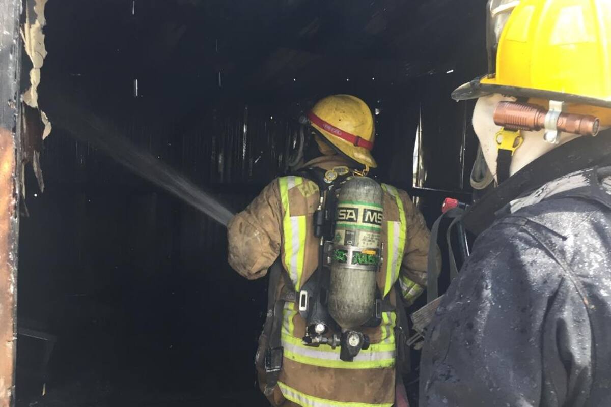 Le prende fuego a la casa de su propia madre en Hermosillo, vecinos la salvan