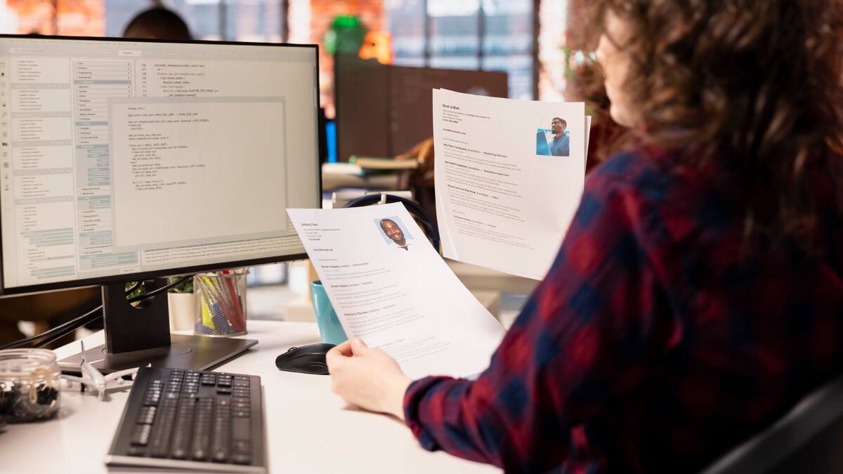 Senado propone hacer obligatorio el CV ciego en México para evitar discriminación por edad, género y apariencia durante la contratación laboral