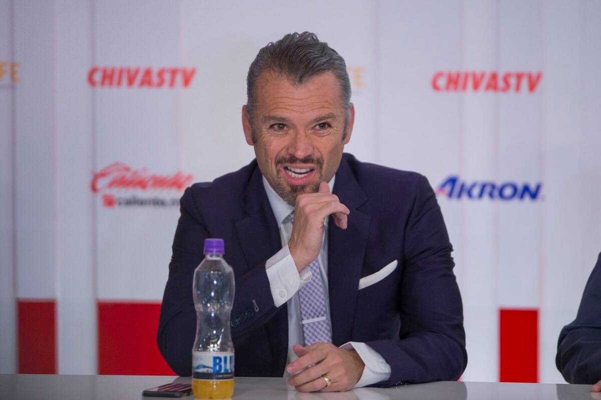 José Luis Higuera, fuera de Chivas