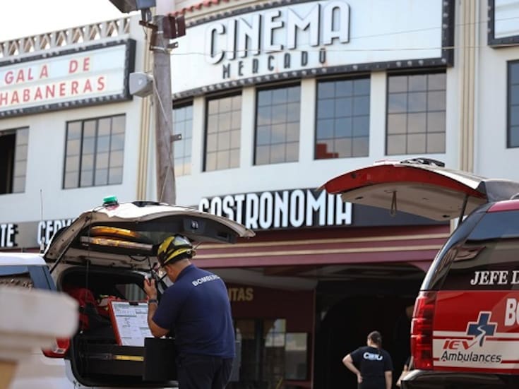 Incendio en cine Curto provoca cierre de calles en el centro histórico