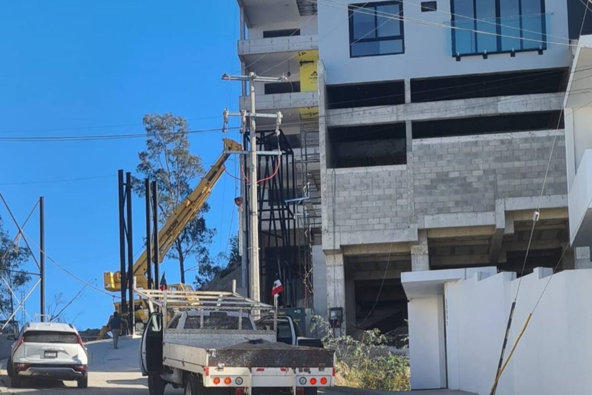 Denuncian construcción de condominio