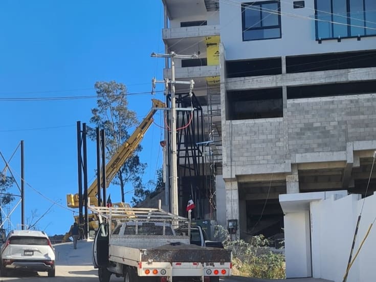 Denuncian construcción de condominio